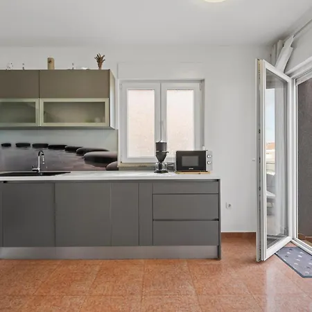 Appartement Lovely In With Wifi