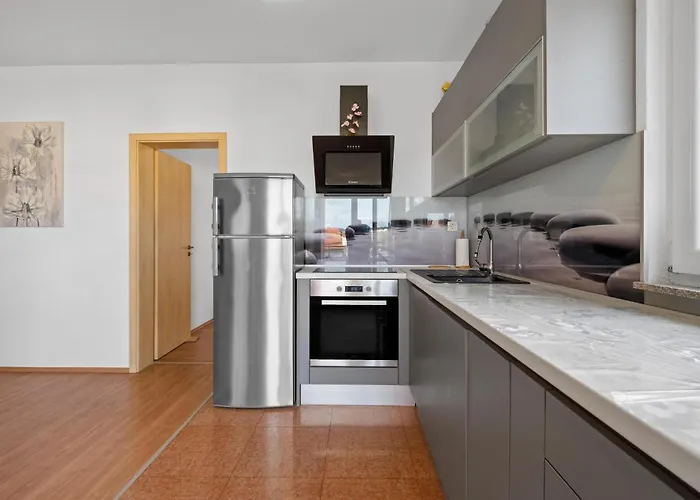 Lovely In With Wifi Apartman